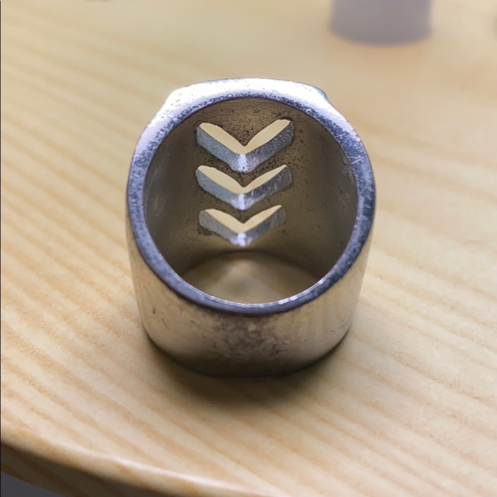 Large ring - Picture 4 of 5